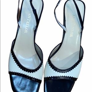 EUC Ann Taylor size 7.5 B cream and black sandals.